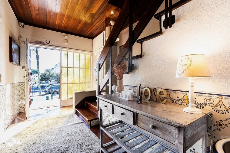 Moradia T5 para Venda em Algés, Linda-A-Velha e Cruz Quebrada-Dafundo Foto 3