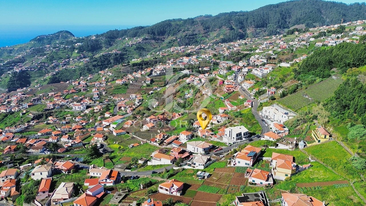 Moradia T3 para Venda em Estreito de Camara de Lobos Foto 9