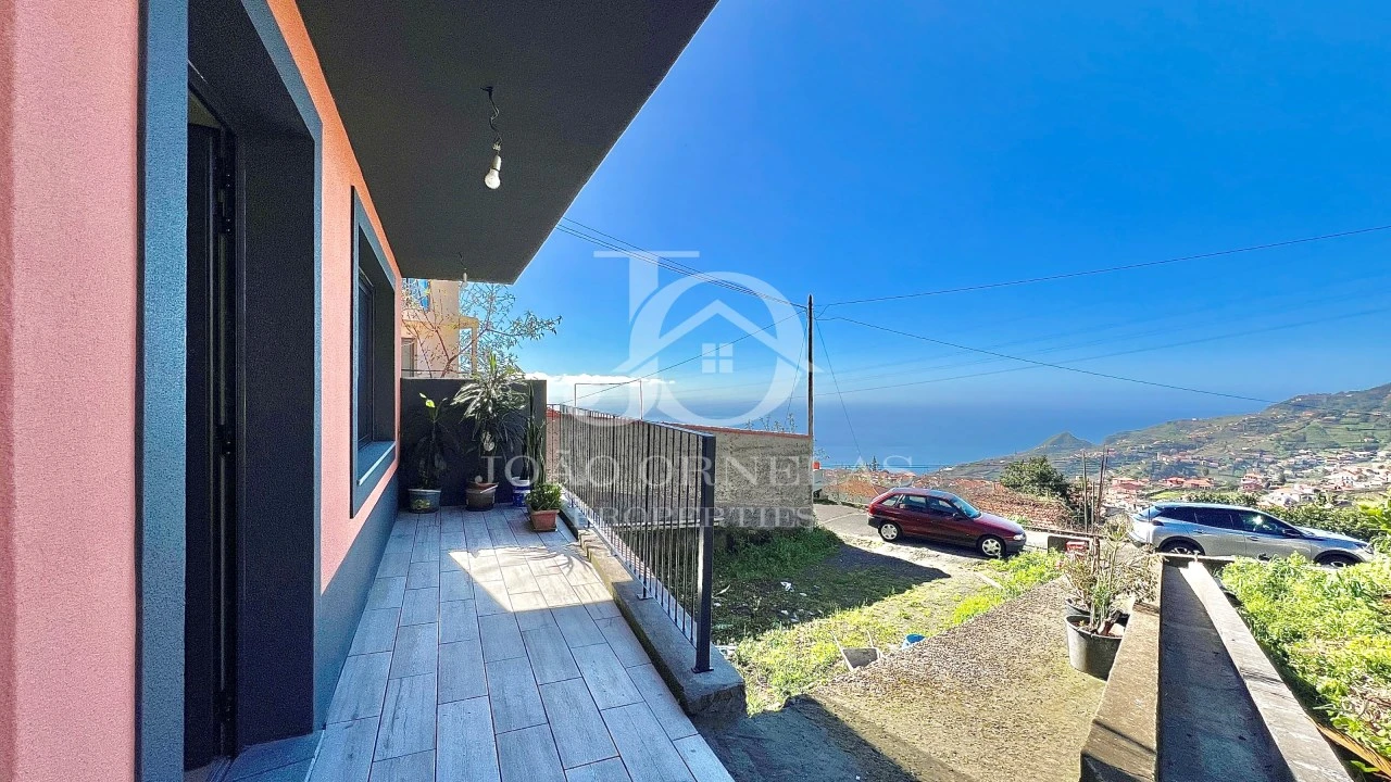 Moradia T3 para Venda em Estreito de Camara de Lobos Foto 16