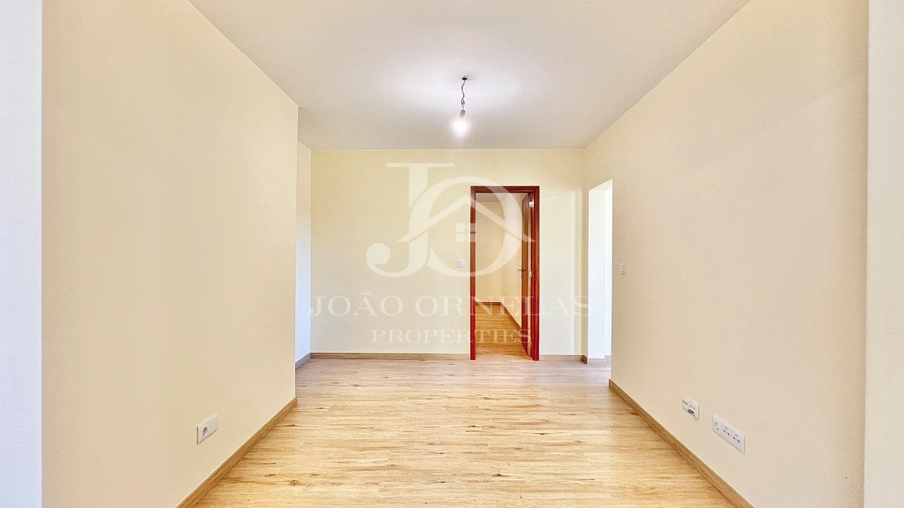 Moradia T3 para Venda em Estreito de Camara de Lobos Foto 35