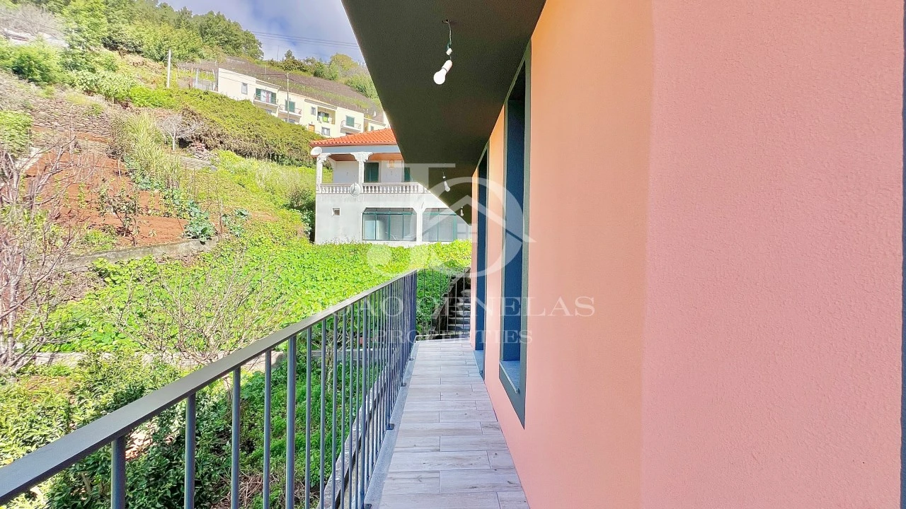 Moradia T3 para Venda em Estreito de Camara de Lobos Foto 43