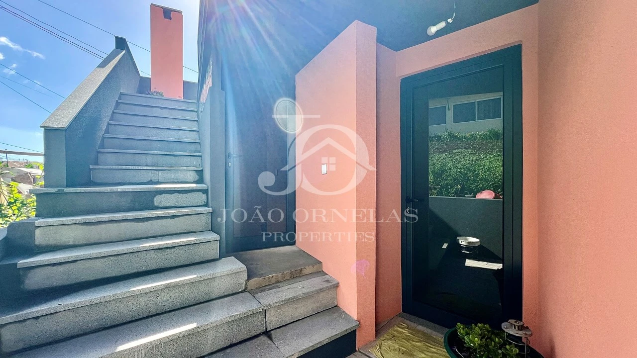 Moradia T3 para Venda em Estreito de Camara de Lobos Foto 46