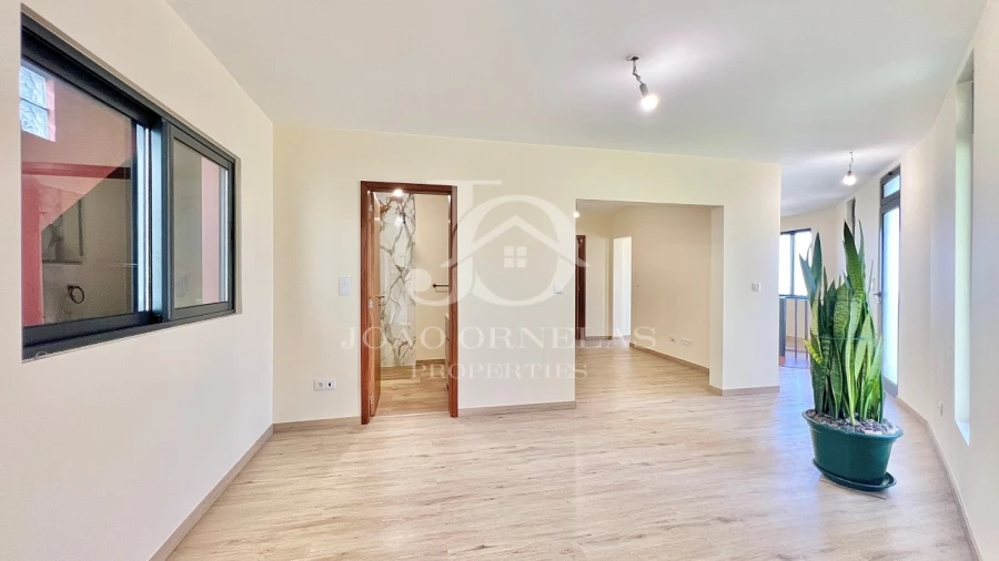 Moradia T3 para Venda em Estreito de Camara de Lobos Foto 34