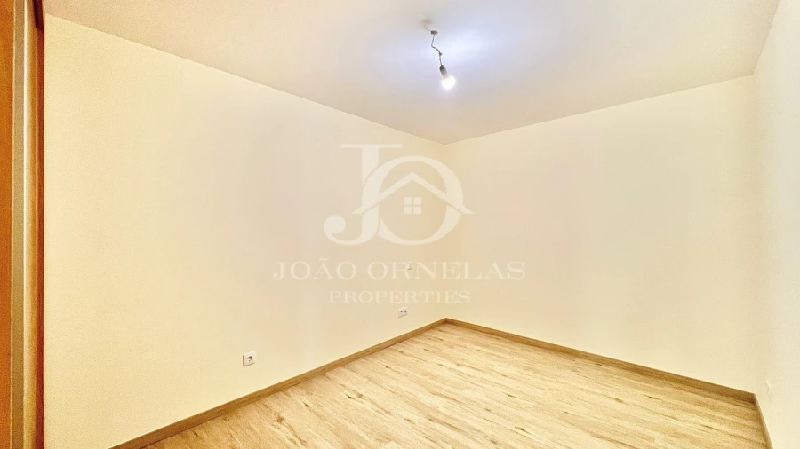 Moradia T3 para Venda em Estreito de Camara de Lobos Foto 37