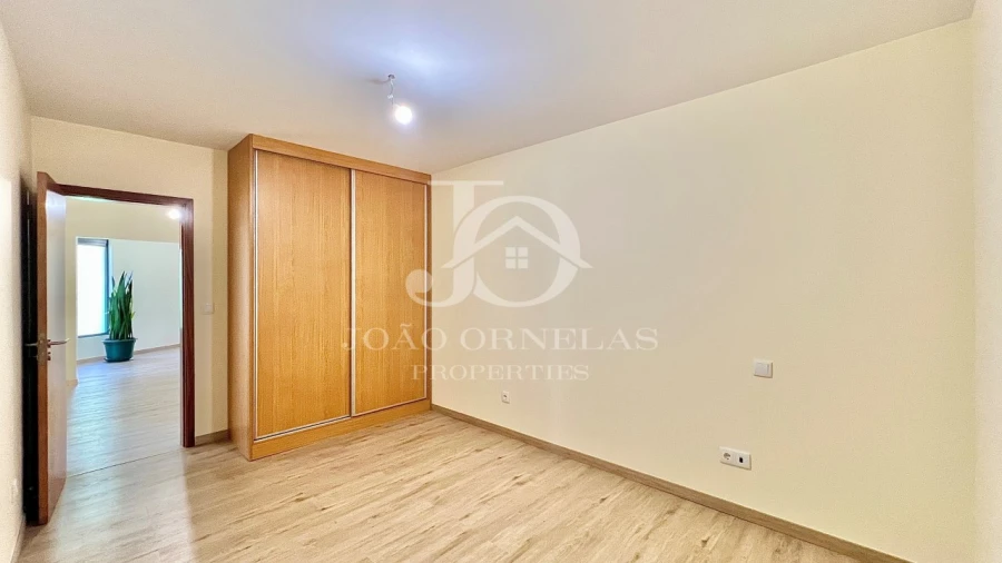 Moradia T3 para Venda em Estreito de Camara de Lobos Foto 40