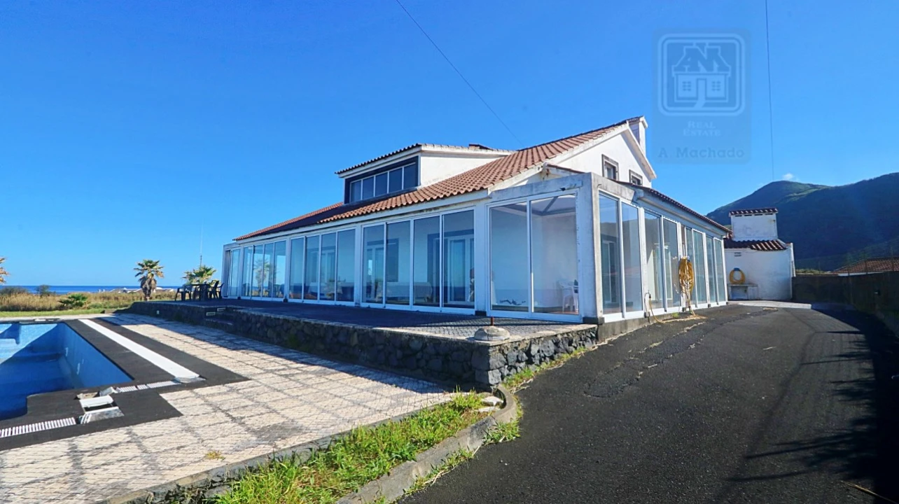 Moradia T4 para Venda em Mosteiros Foto 7