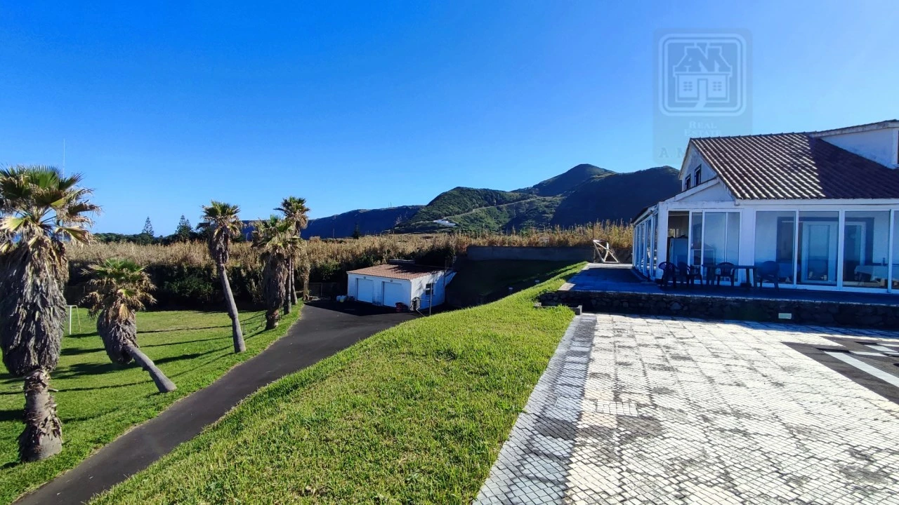 Moradia T4 para Venda em Mosteiros Foto 11