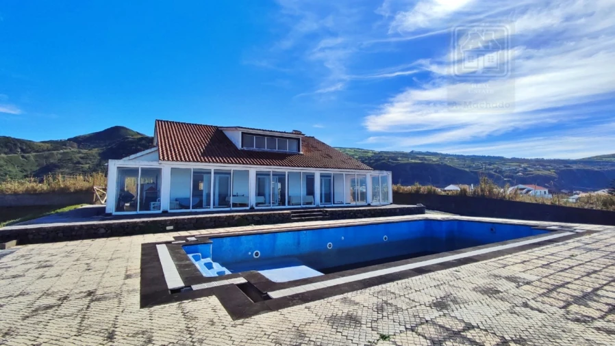 Moradia T4 para Venda em Mosteiros Foto 1