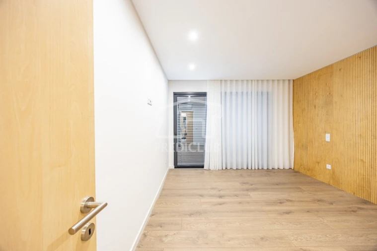 Apartamento T3 para Venda em Caniço Foto 16