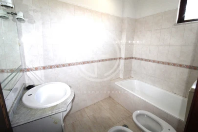 Moradia T4 para Venda em Alcantarilha e Pêra