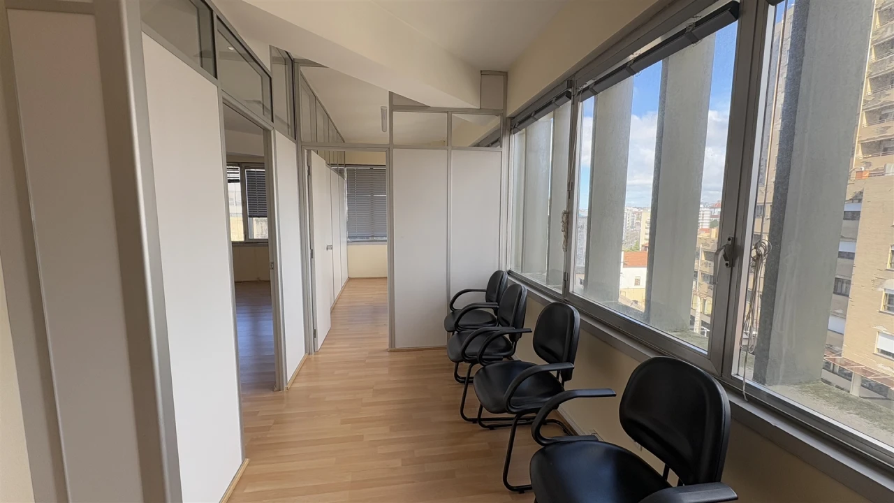 Escritório para Arrendamento em Mafamude e Vilar do Paraíso Foto 4