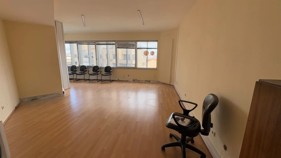 Escritório para Arrendamento em Mafamude e Vilar do Paraíso Foto 3