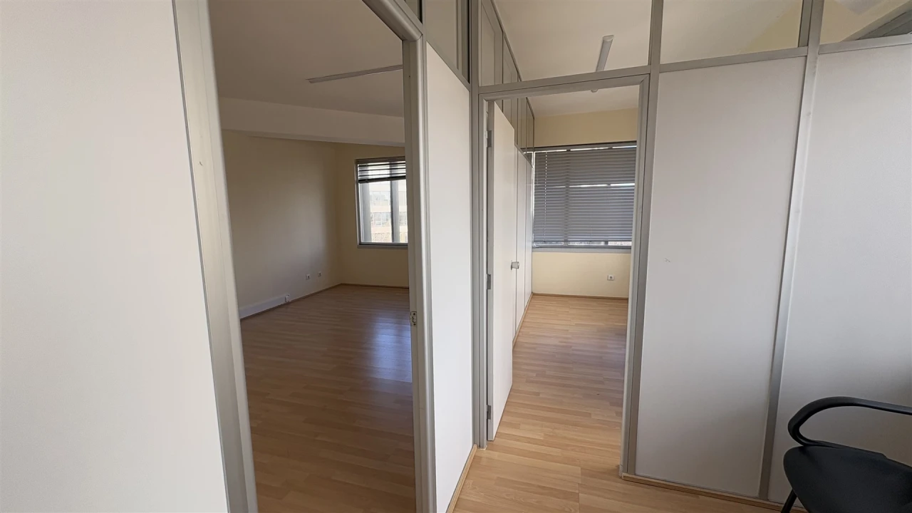 Escritório para Arrendamento em Mafamude e Vilar do Paraíso Foto 10