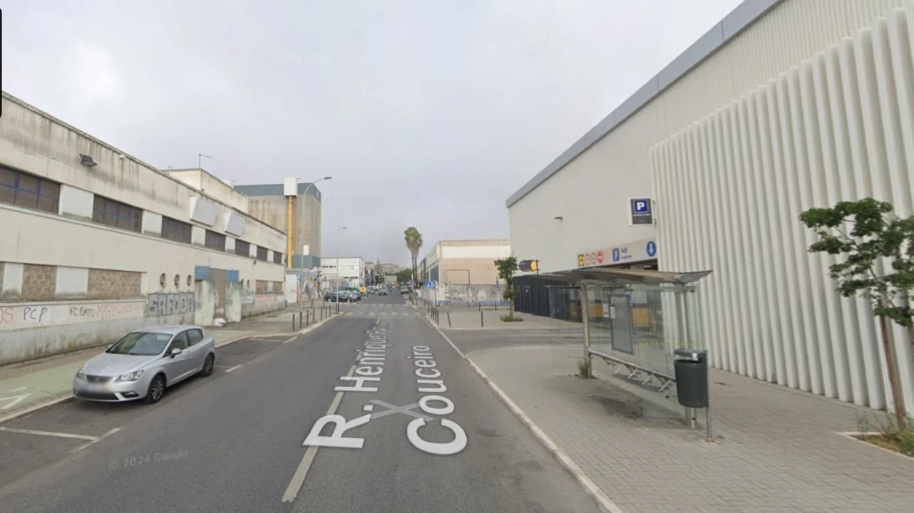 Armazém para Venda em Falagueira-Venda Nova Foto 3