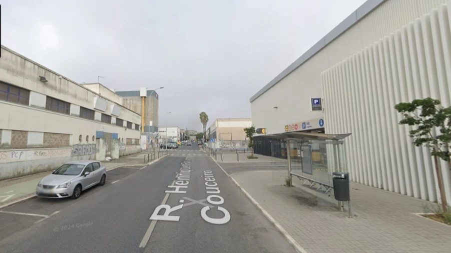 Armazém para Venda em Falagueira-Venda Nova Foto 3