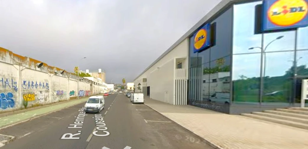 Armazém para Venda em Falagueira-Venda Nova