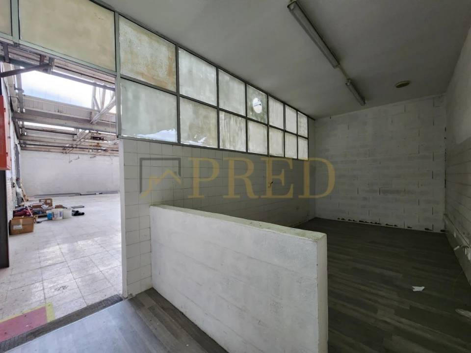 Armazém para Arrendamento em Mafamude e Vilar do Paraíso Foto 4