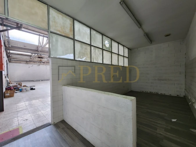 Armazém para Arrendamento em Mafamude e Vilar do Paraíso Foto 4