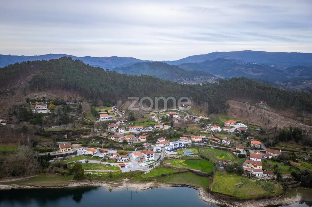 Moradia T2 para Venda em Mosteiro Foto 24