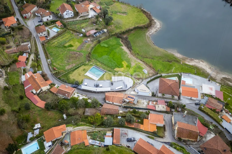 Moradia T2 para Venda em Mosteiro Foto 22