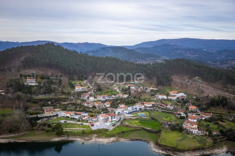 Moradia T2 para Venda em Mosteiro Foto 24