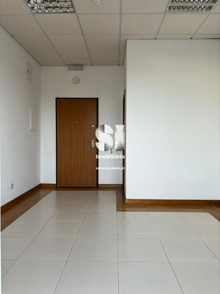 Escritório para Venda em Sé Nova, Santa Cruz, Almedina e São Bartolomeu Foto 2