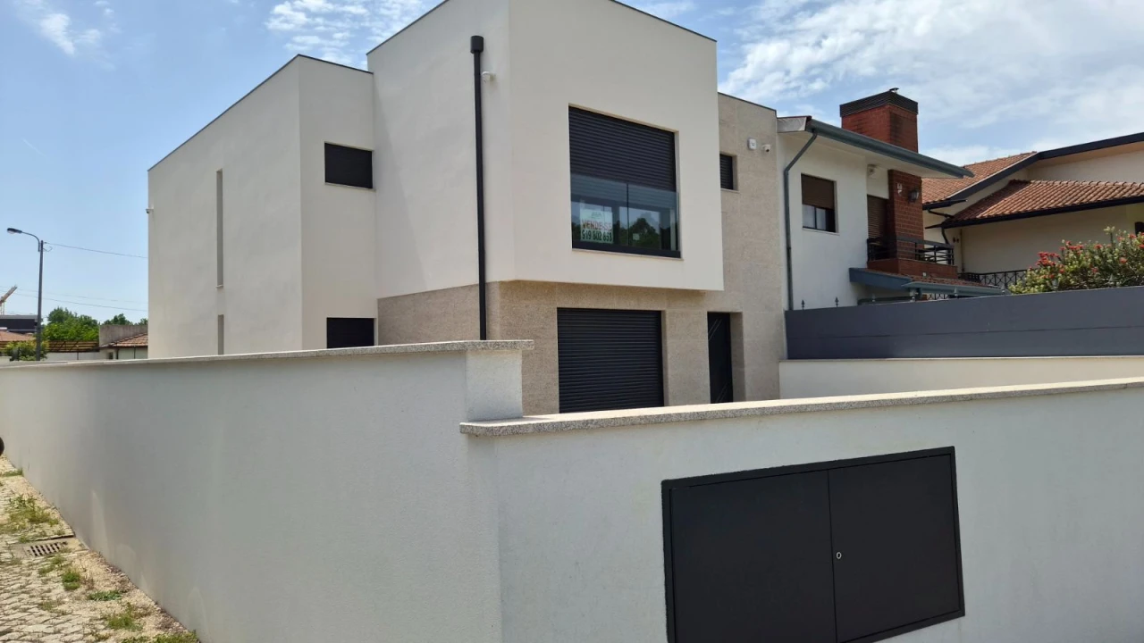 Moradia T3 para Venda em Moreira Foto 1