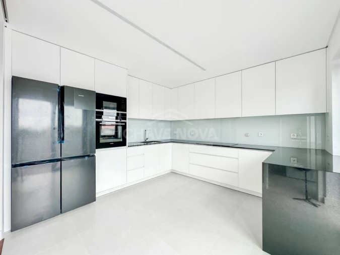 Apartamento T4 para Arrendamento em Custóias, Leça do Balio e Guifões Foto 2