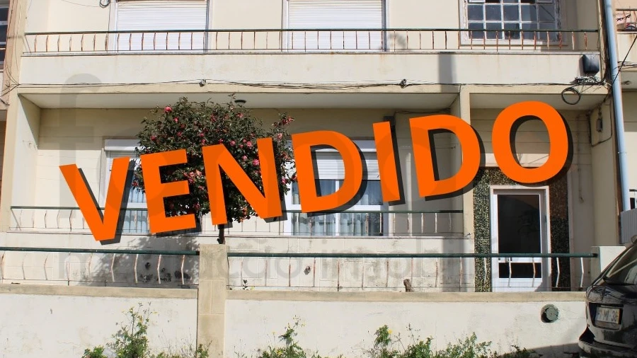 Moradia T3 para Venda em Laranjeiro e Feijó