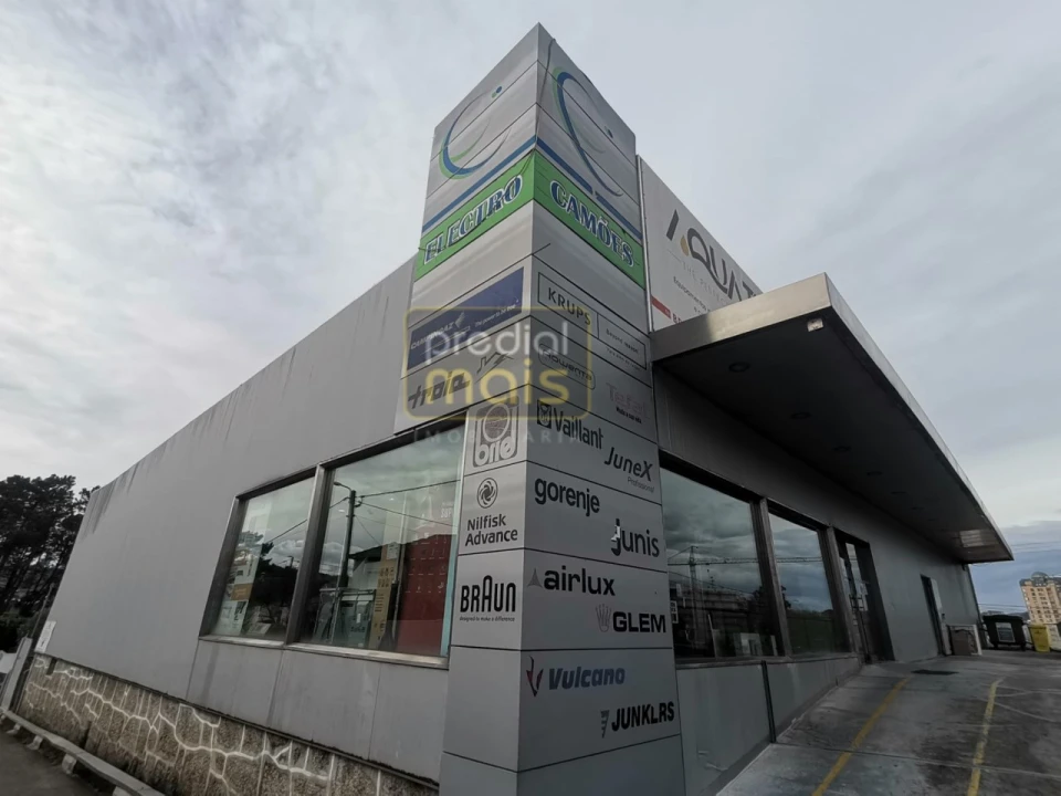 Armazém para Venda em Vila Nova de Famalicão e Calendário Foto 1