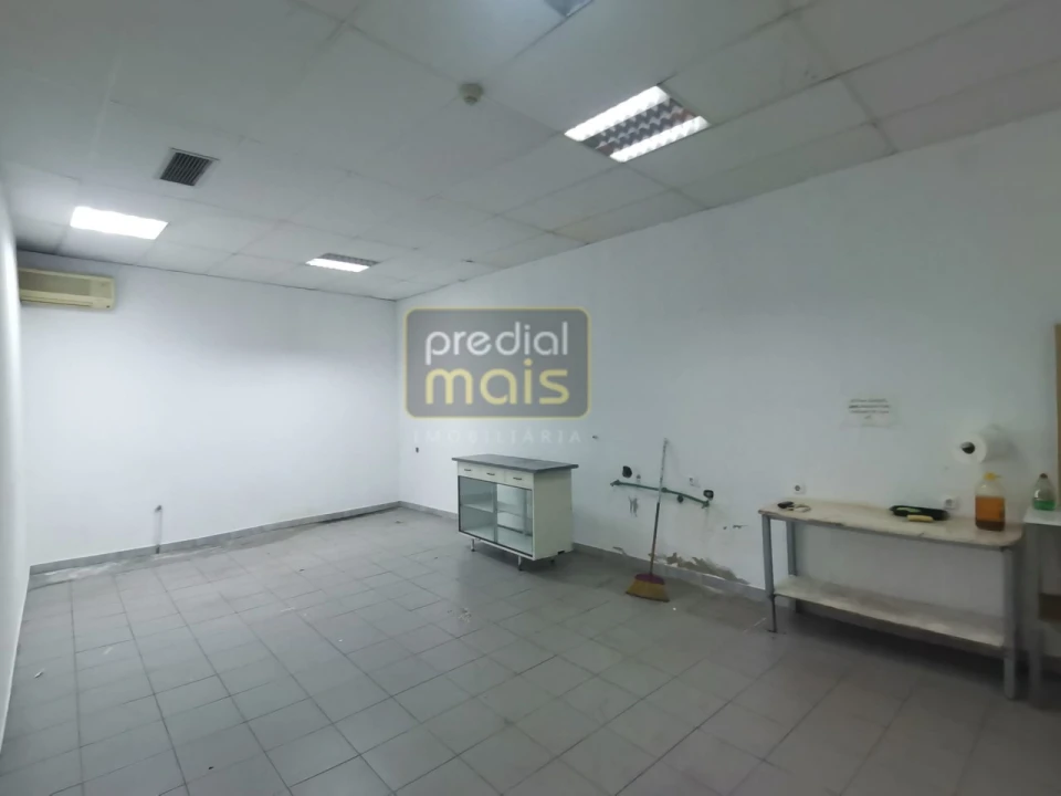 Armazém para Venda em Vila Nova de Famalicão e Calendário Foto 9