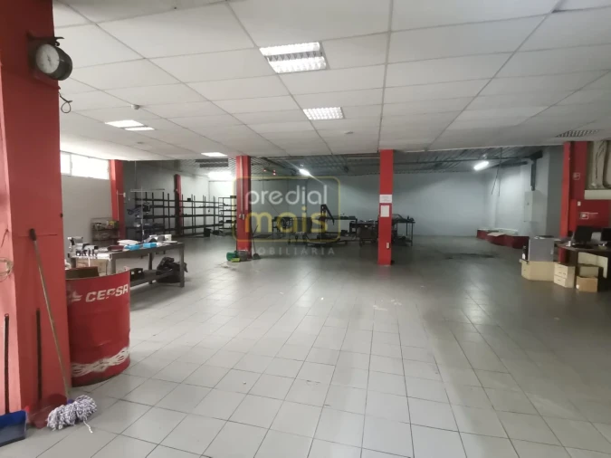 Armazém para Venda em Vila Nova de Famalicão e Calendário Foto 7