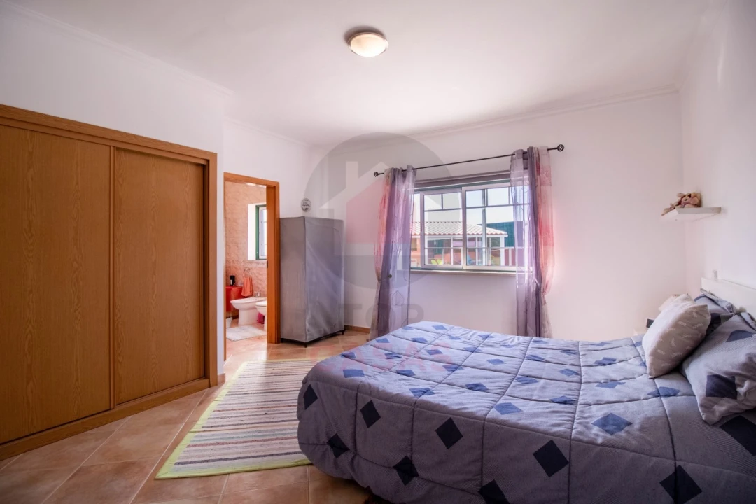 Moradia T5 para Venda em A dos Negros Foto 18