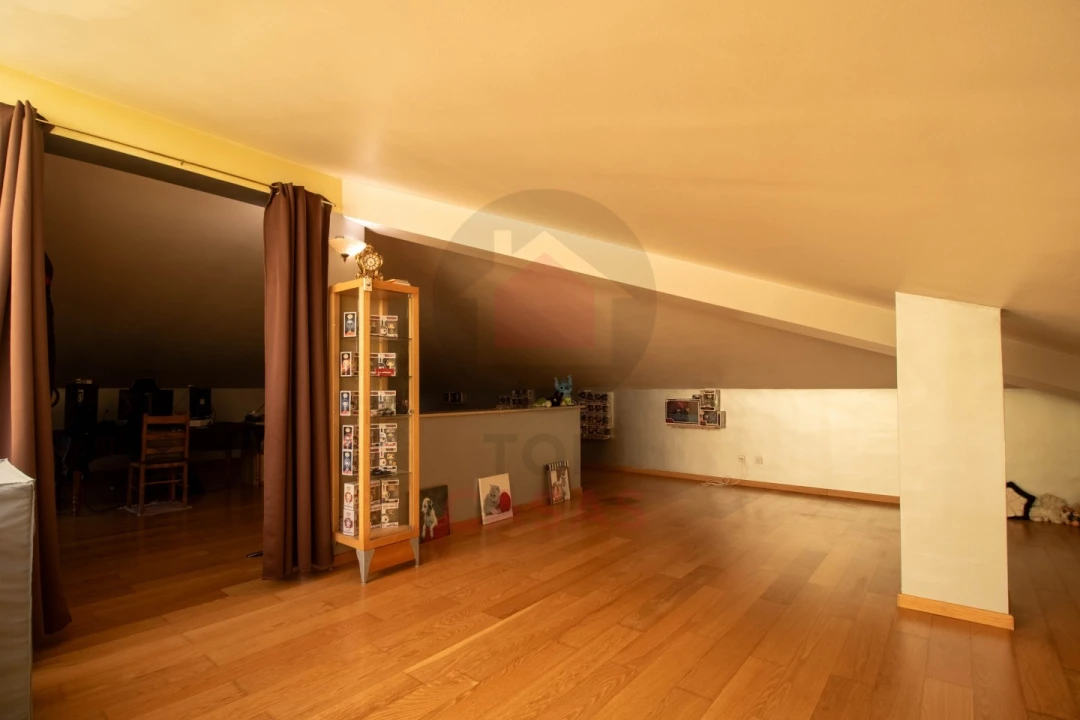 Moradia T5 para Venda em A dos Negros Foto 22