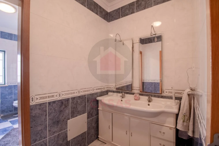 Moradia T5 para Venda em A dos Negros Foto 13