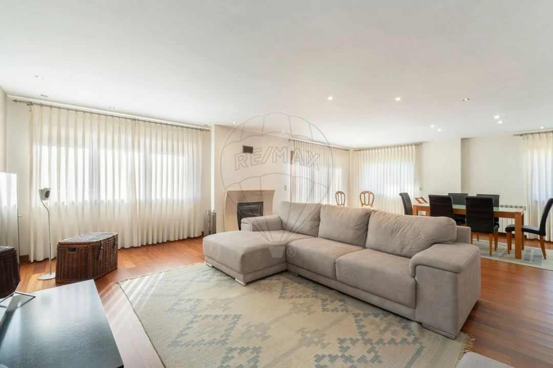 Moradia T4 para Venda em Mindelo Foto 9