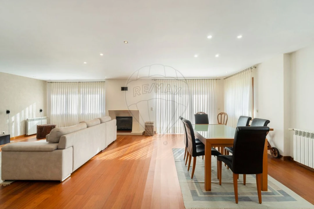 Moradia T4 para Venda em Mindelo Foto 6