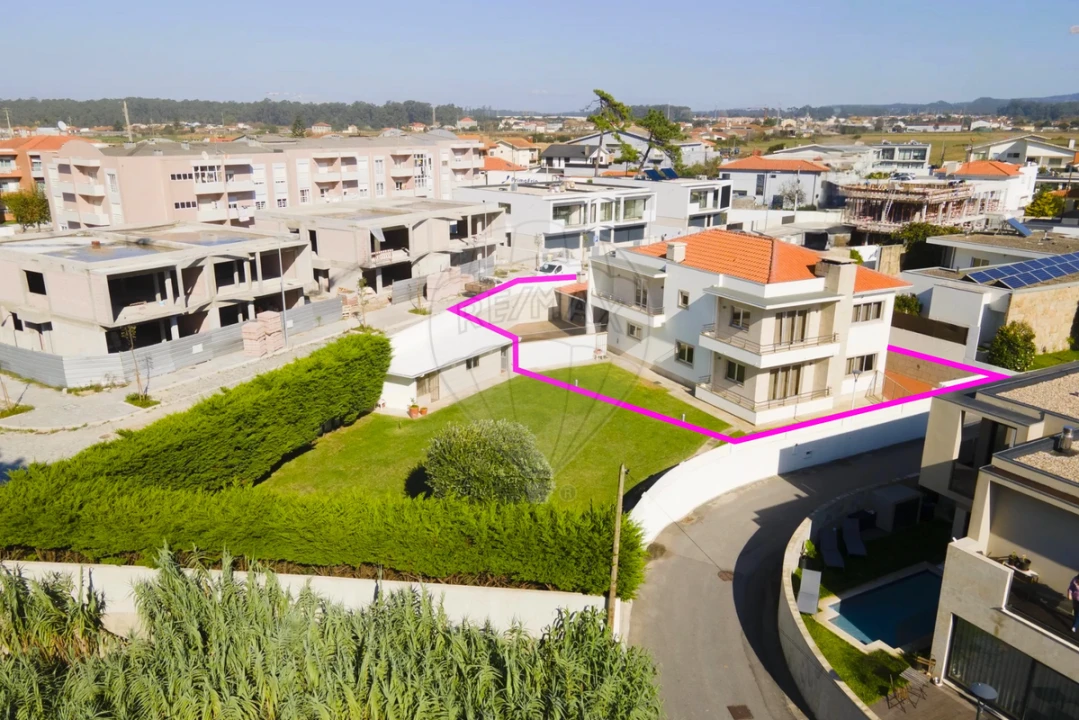 Moradia T4 para Venda em Mindelo Foto 2