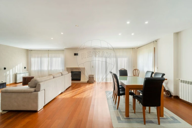 Moradia T4 para Venda em Mindelo Foto 6