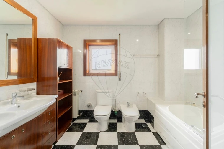 Moradia T4 para Venda em Mindelo Foto 25