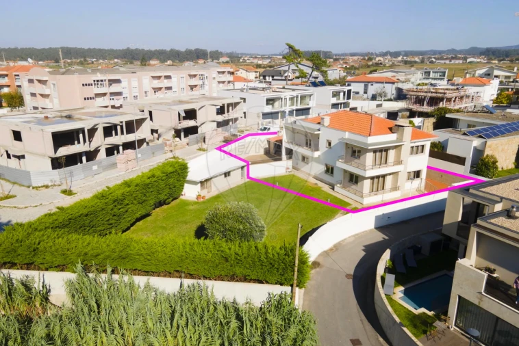 Moradia T4 para Venda em Mindelo Foto 2