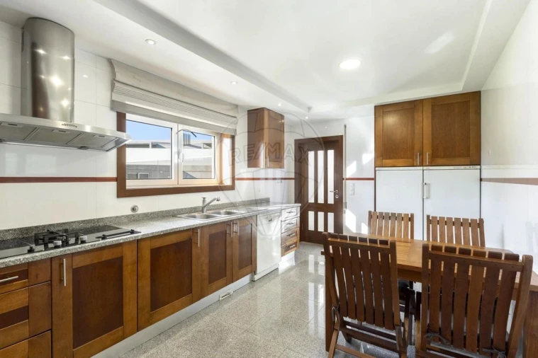 Moradia T4 para Venda em Mindelo Foto 13