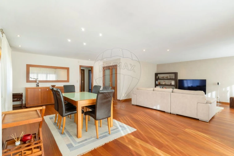 Moradia T4 para Venda em Mindelo Foto 8