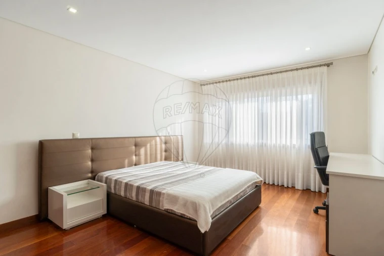 Moradia T4 para Venda em Mindelo Foto 21