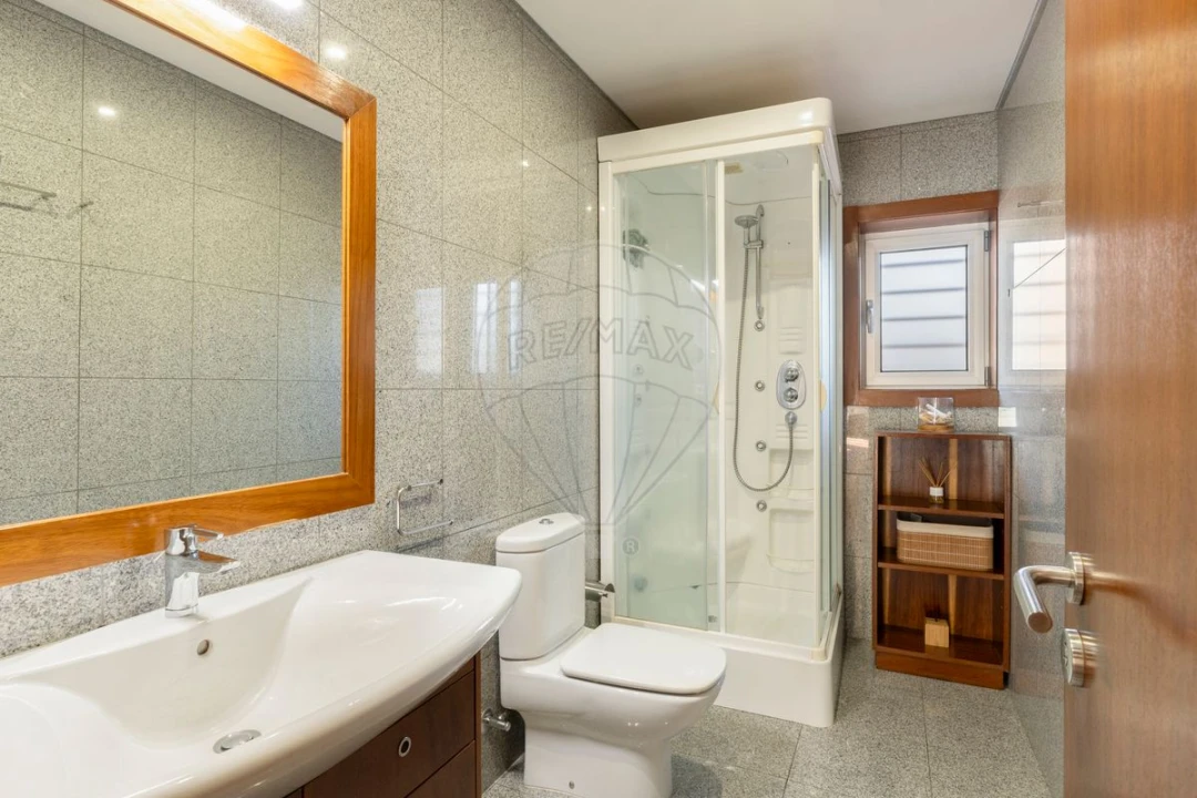 Moradia T4 para Venda em Mindelo Foto 15