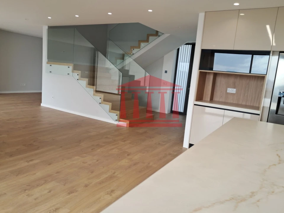 Moradia T3 para Venda em Abade de Neiva Foto 4