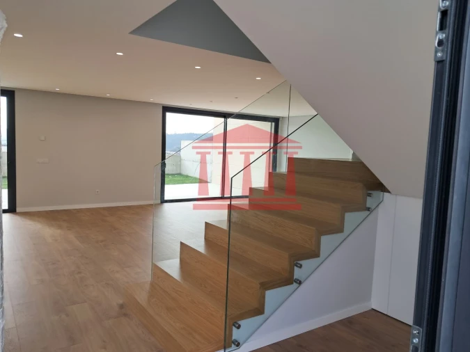 Moradia T3 para Venda em Abade de Neiva Foto 6