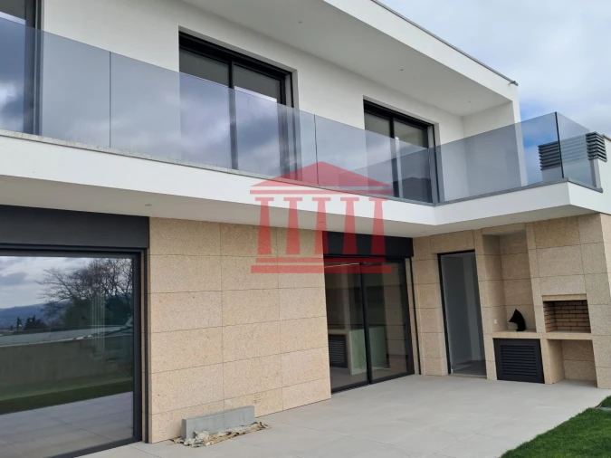 Moradia T3 para Venda em Abade de Neiva