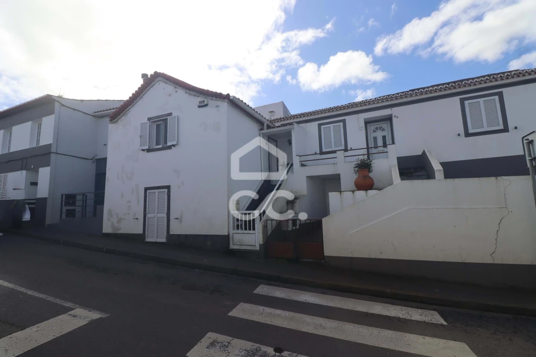 Moradia T3 para Venda em Capelas Foto 13