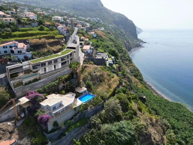 Moradia T4 para Venda em Calheta Foto 5